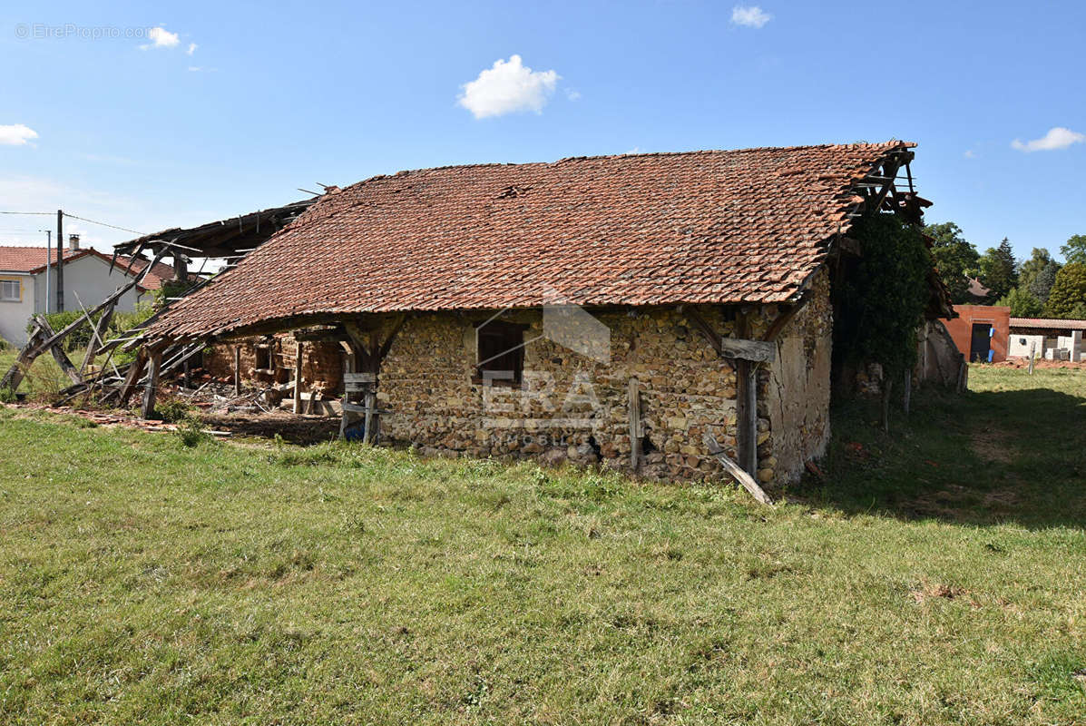 Terrain à SAINT-NIZIER-SOUS-CHARLIEU