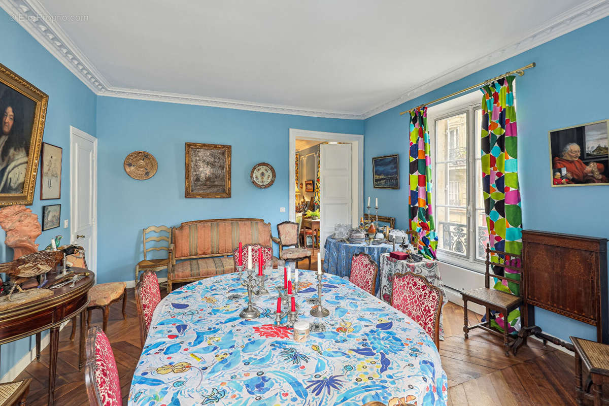 Appartement à PARIS-8E