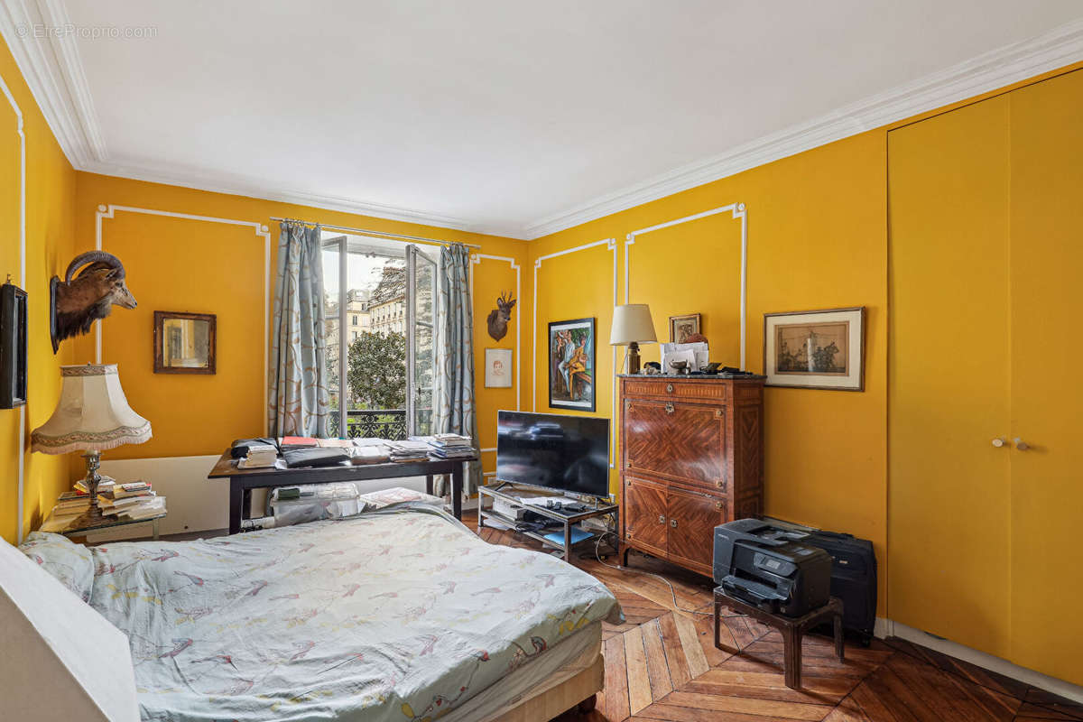 Appartement à PARIS-8E