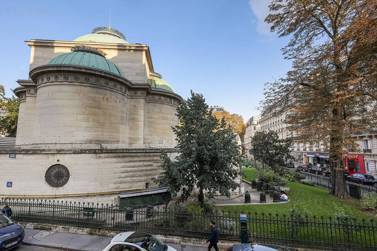 Appartement à PARIS-8E