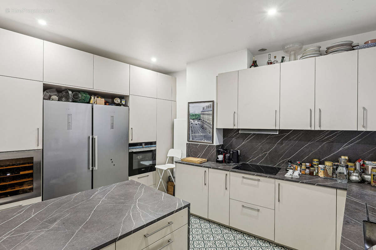 Appartement à PARIS-8E