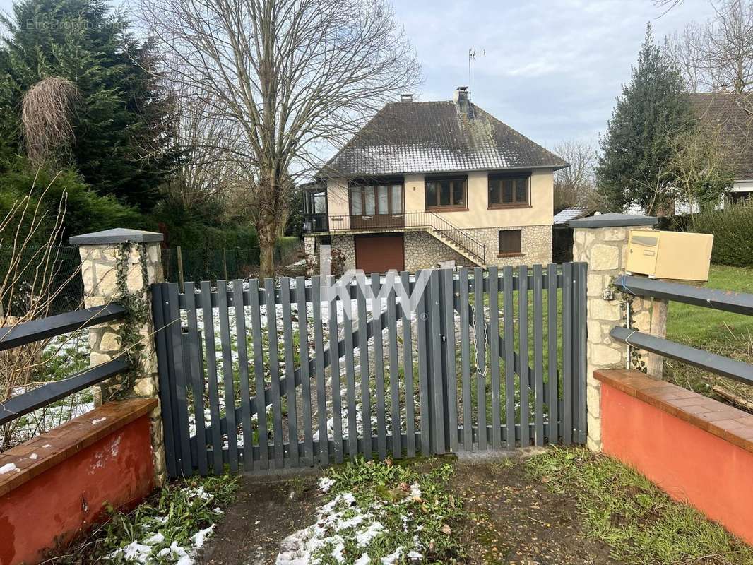 Maison à SAINT-QUENTIN-LA-MOTTE-CROIX-AU-BAILLY