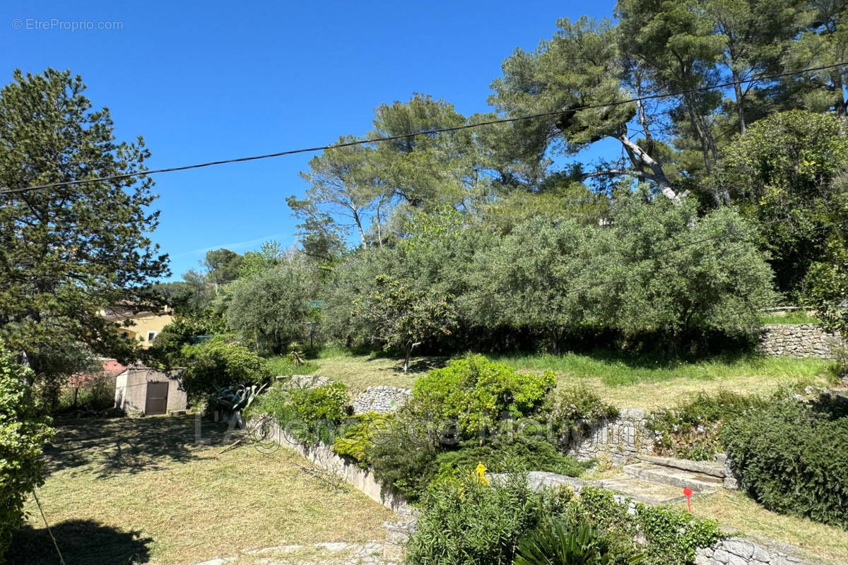 Terrain à MOUGINS