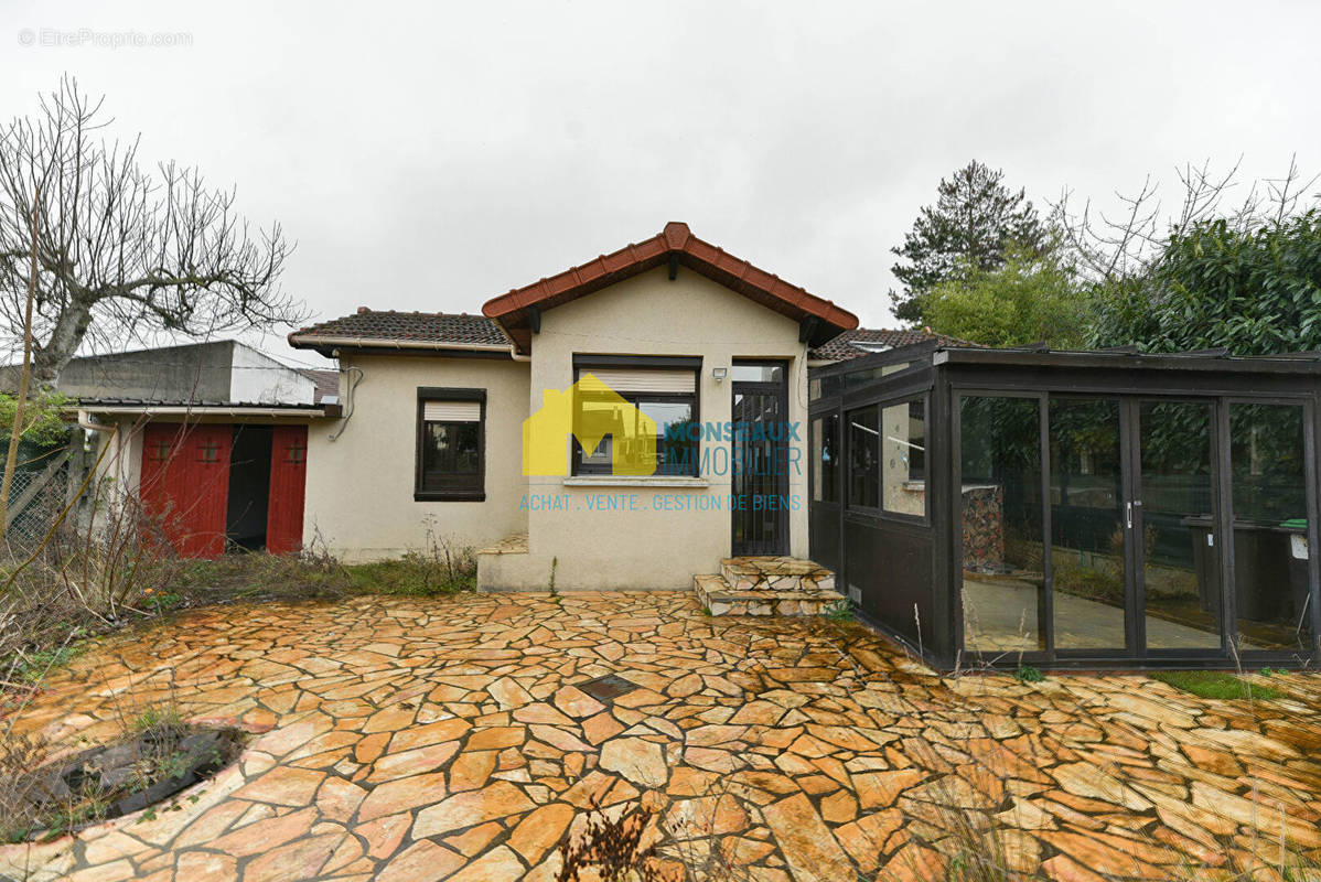 Maison à SAINTE-GENEVIEVE-DES-BOIS