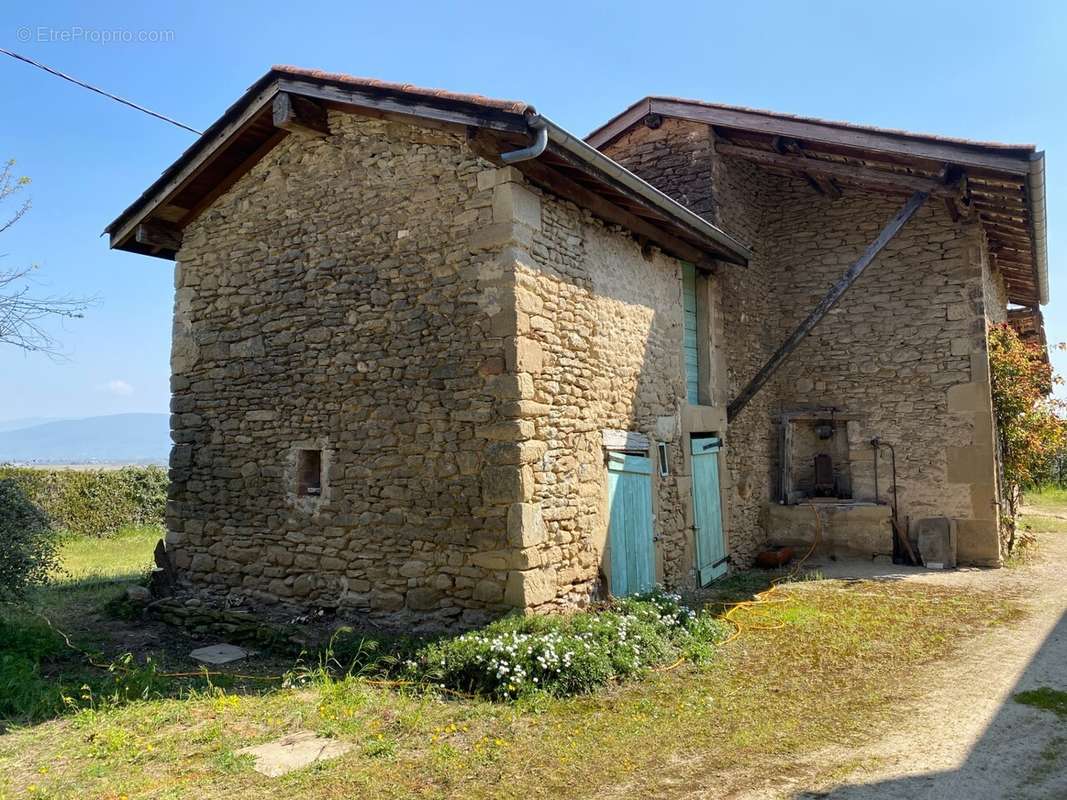 Maison à GENISSIEUX