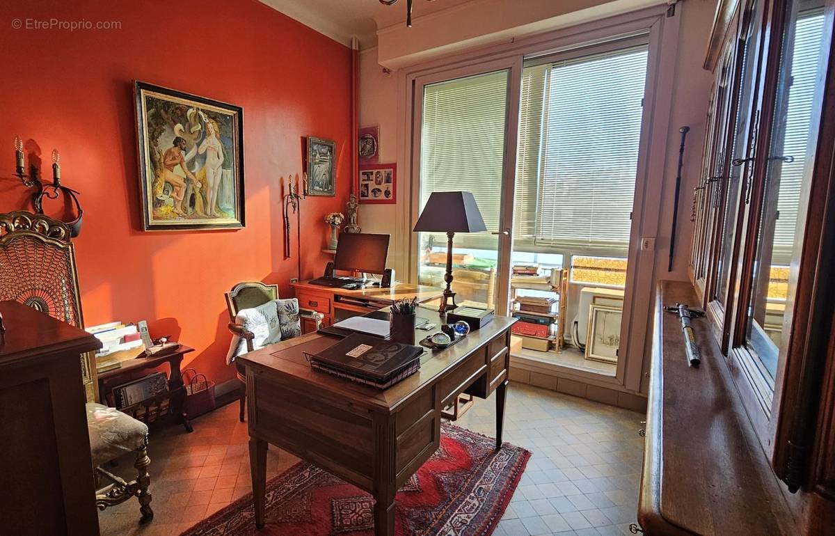 Appartement à MARSEILLE-4E