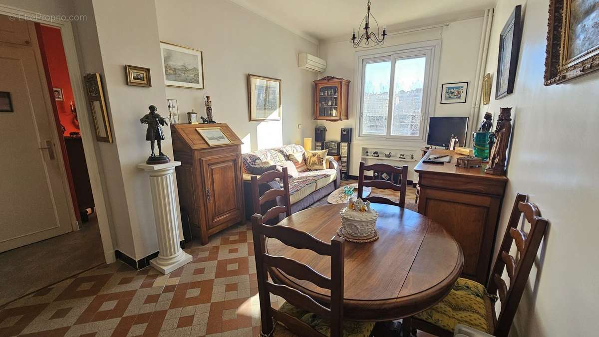 Appartement à MARSEILLE-4E