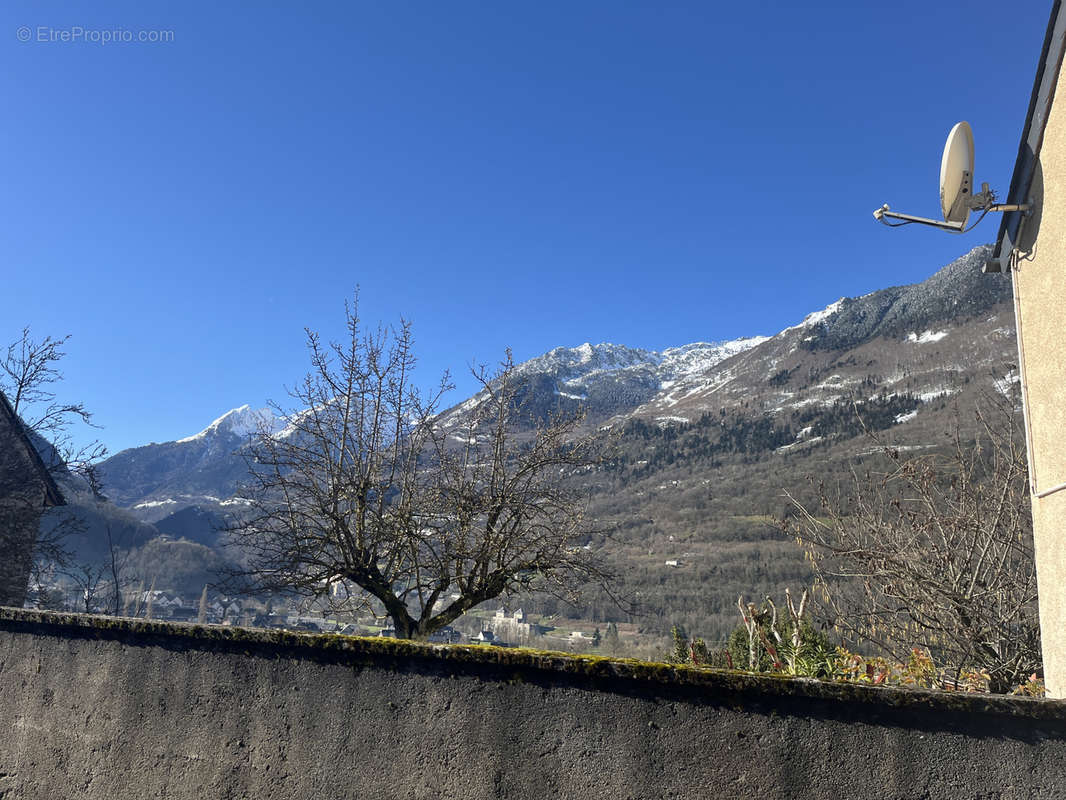 Parking à LUZ-SAINT-SAUVEUR