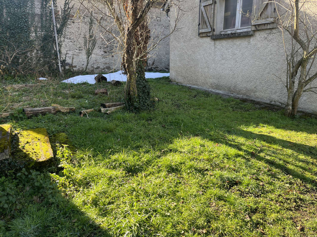 Parking à LUZ-SAINT-SAUVEUR