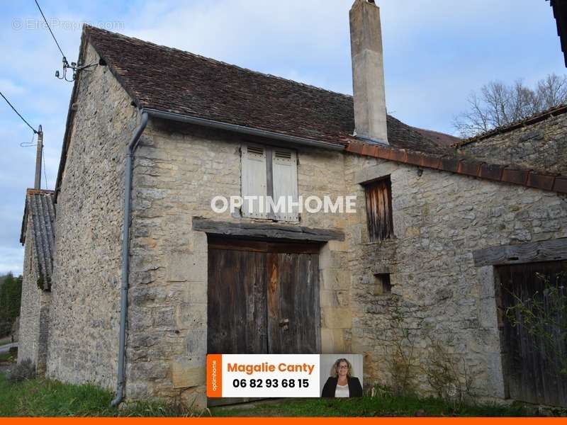 Maison à COULAURES