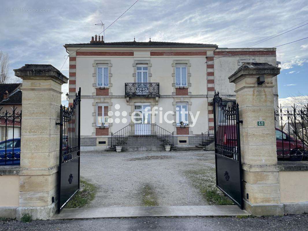 Maison à FRESNE-SAINT-MAMES