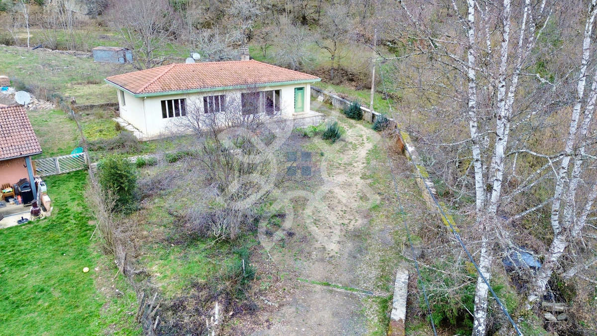 Maison à SAINT-ETIENNE-SUR-BLESLE