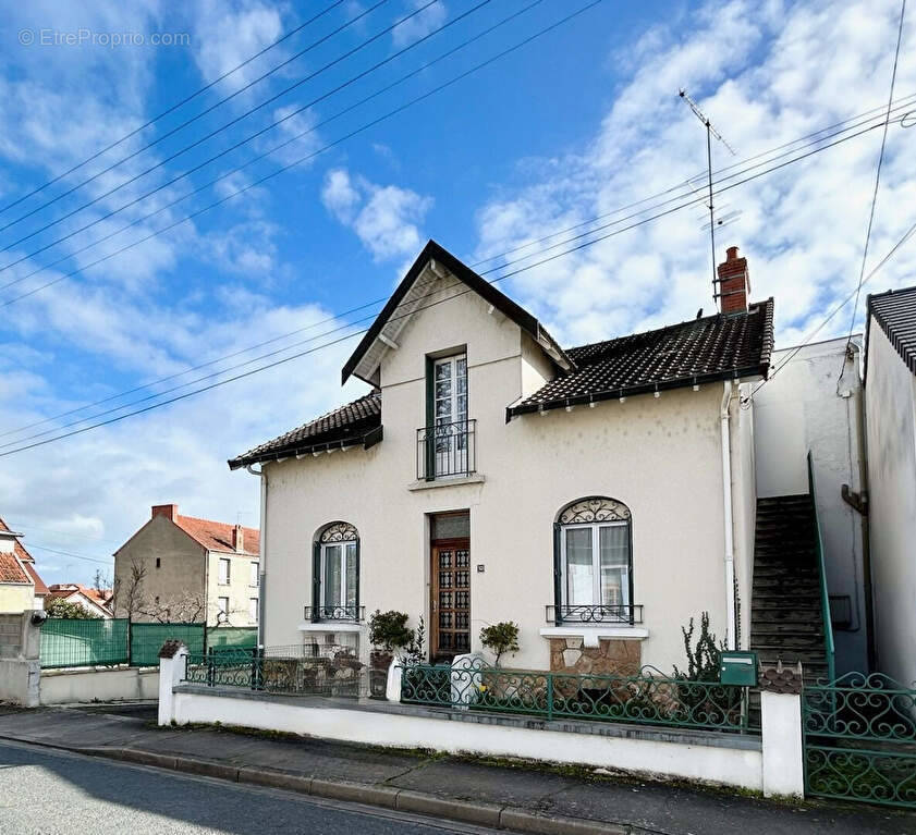 Maison à MONTLUCON