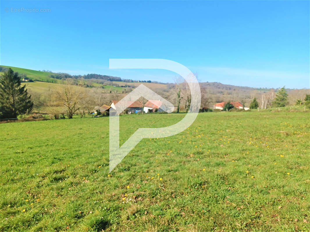 Terrain à CASTILLON(CANTON D&#039;ARTHEZ-DE-BEARN)