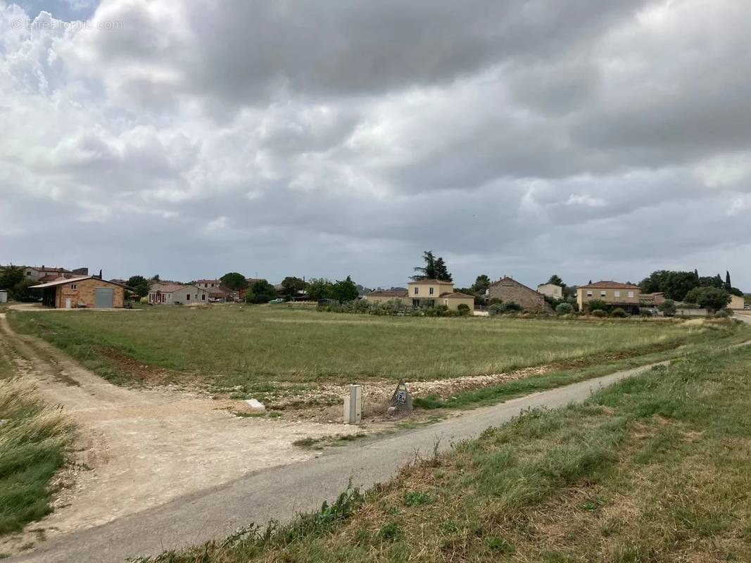 Terrain à CASTELNAU-VALENCE