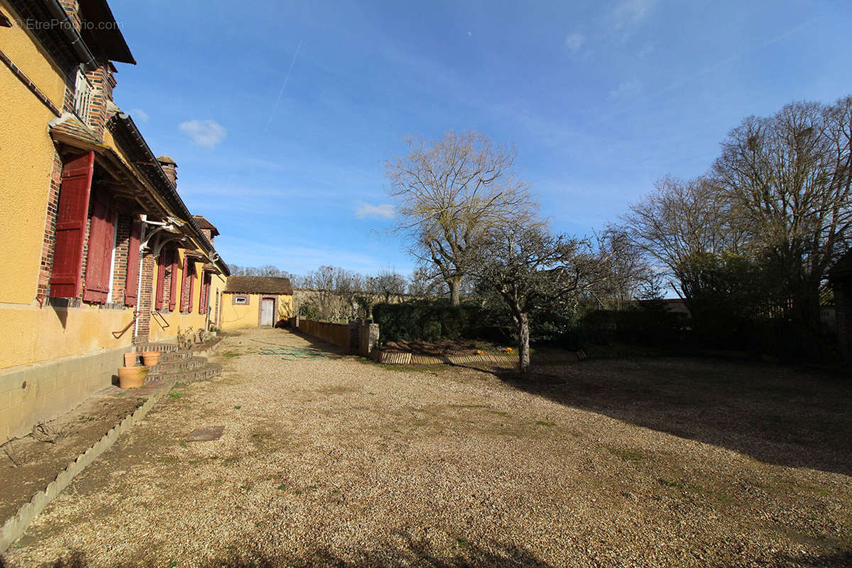 Maison à CHATEAUNEUF-EN-THYMERAIS