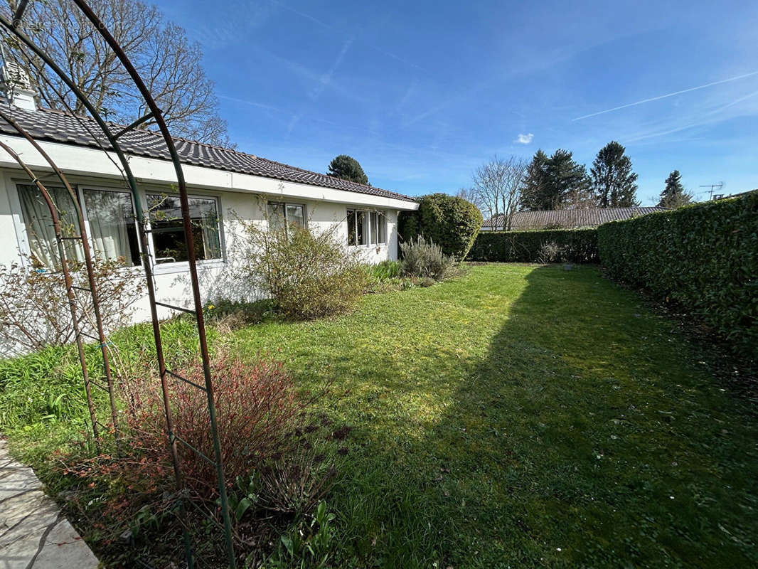 Maison à FEUCHEROLLES