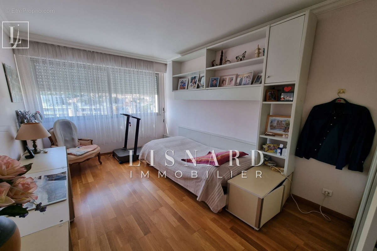 Appartement à VALLAURIS