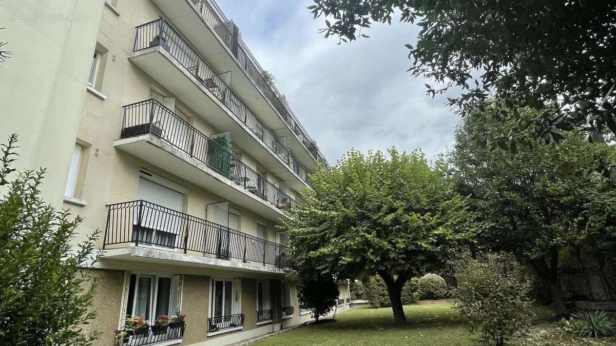 Appartement à SAINT-MAUR-DES-FOSSES