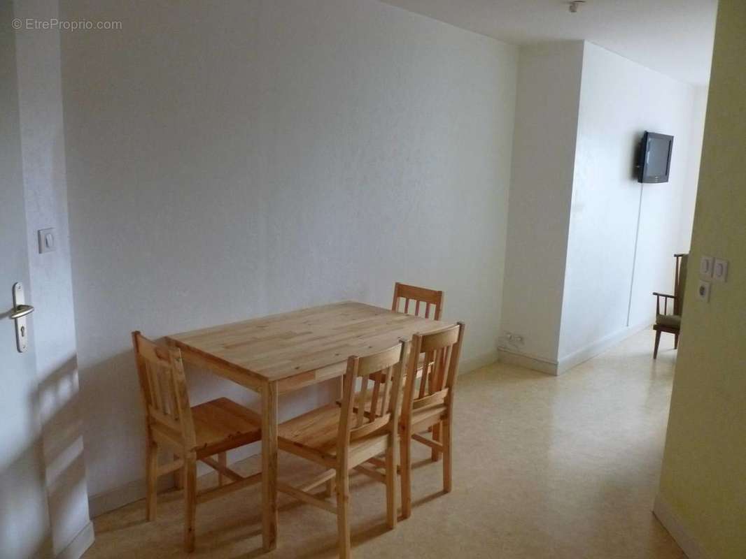 Appartement à AZERAILLES