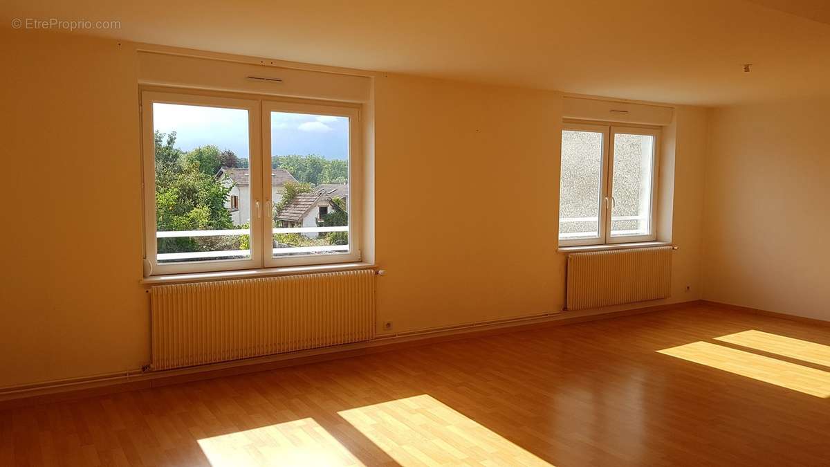 Appartement à AZERAILLES