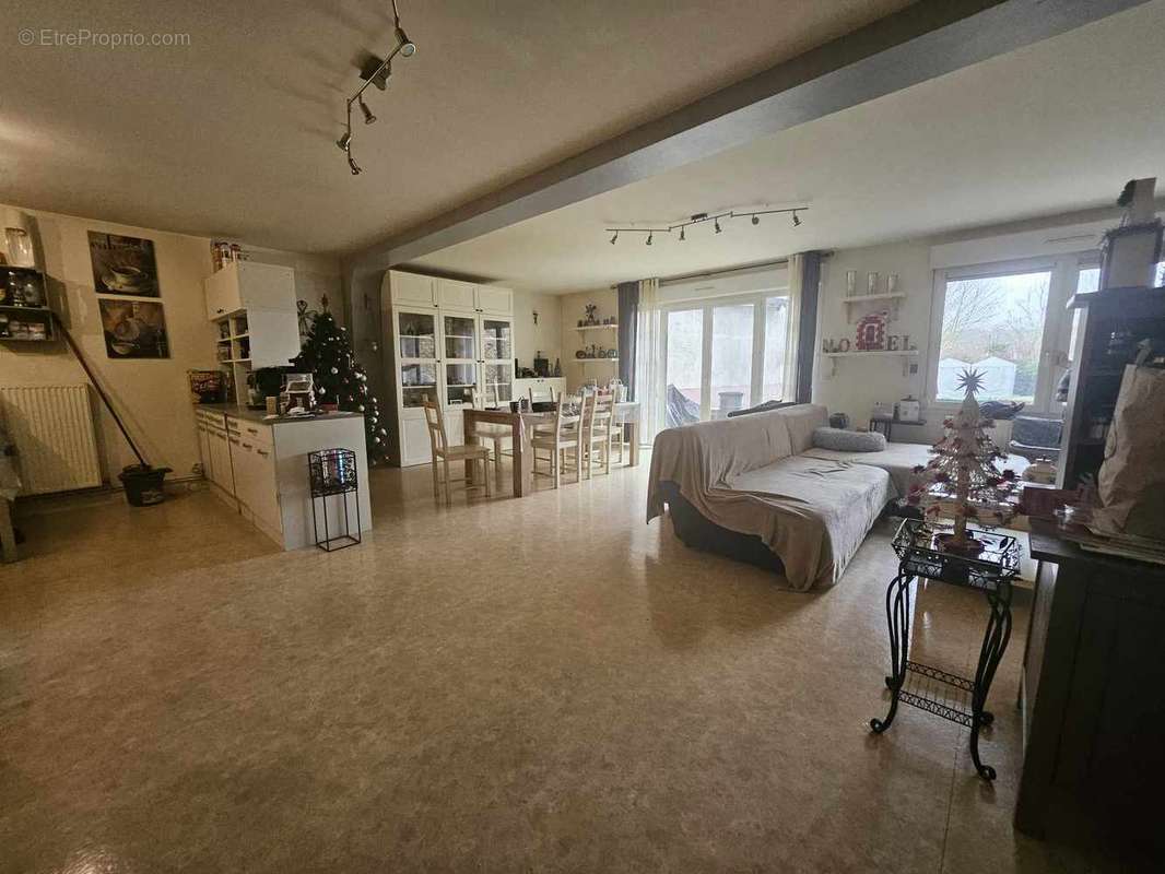 Appartement à AZERAILLES