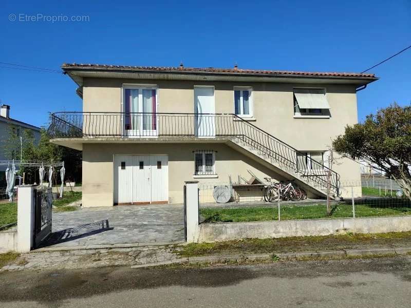 Maison à SEISSAN