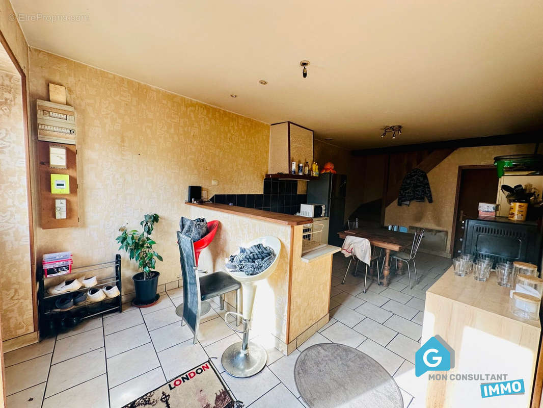 T3 Duplex de 79 m², loué 550 /MOIS - Appartement à CHAGNY