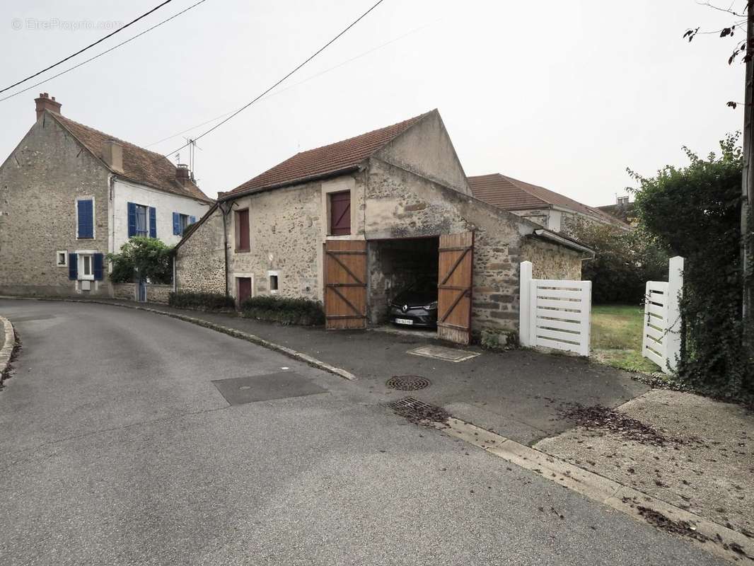 Maison à LE CHATELET-EN-BRIE