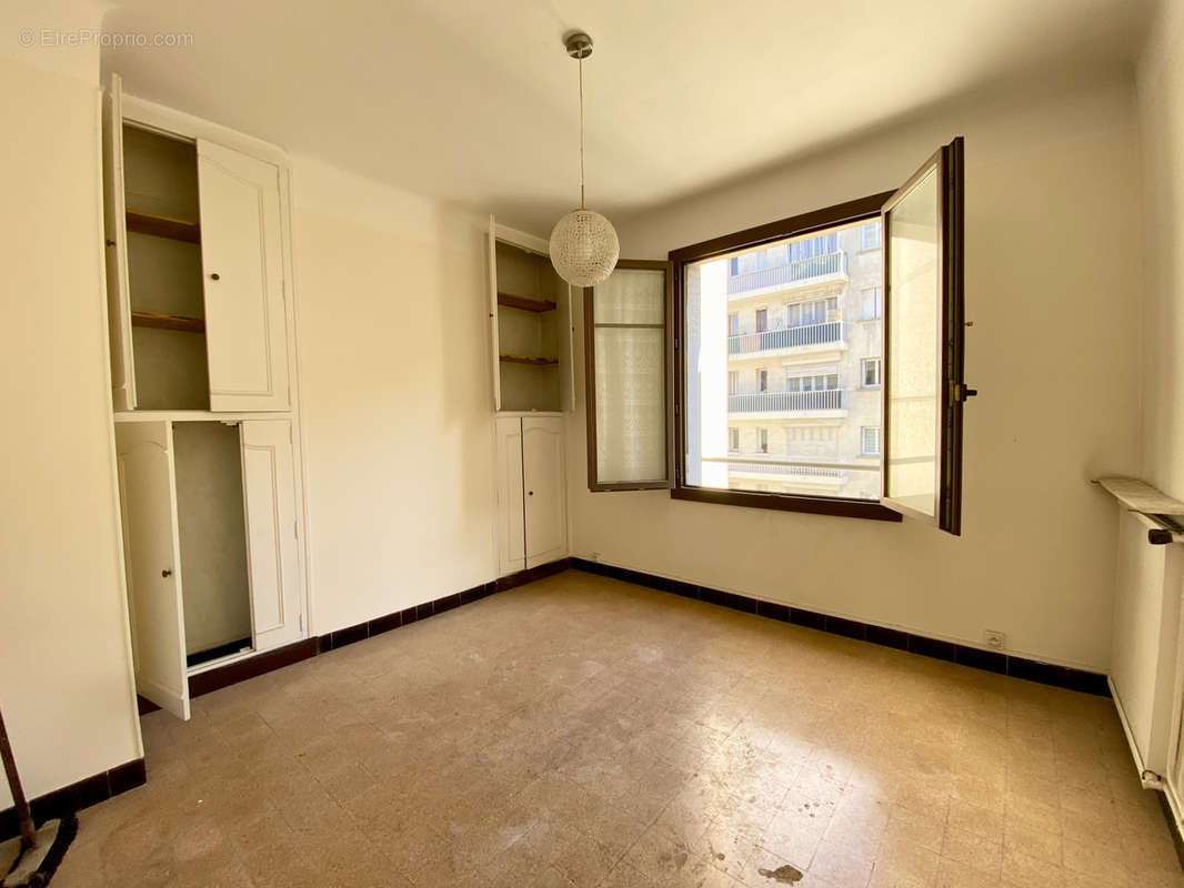 Appartement à MARSEILLE-4E