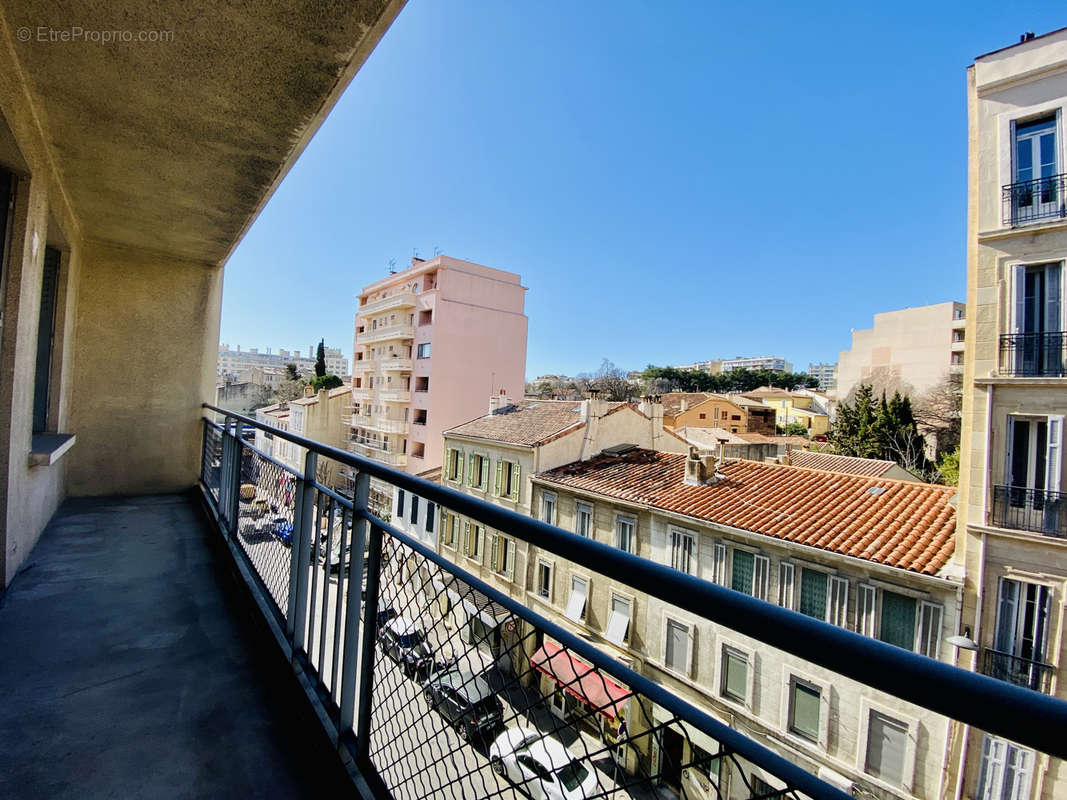 Appartement à MARSEILLE-4E