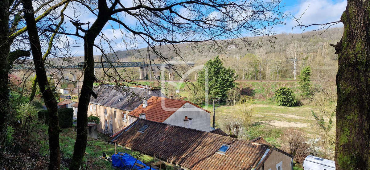 Terrain à SAINT-BENOIT