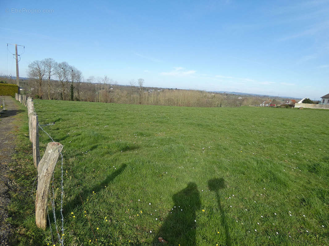 Terrain à SAINT-HILAIRE-DU-HARCOUET