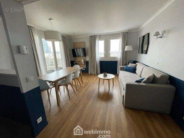 Appartement à COURBEVOIE