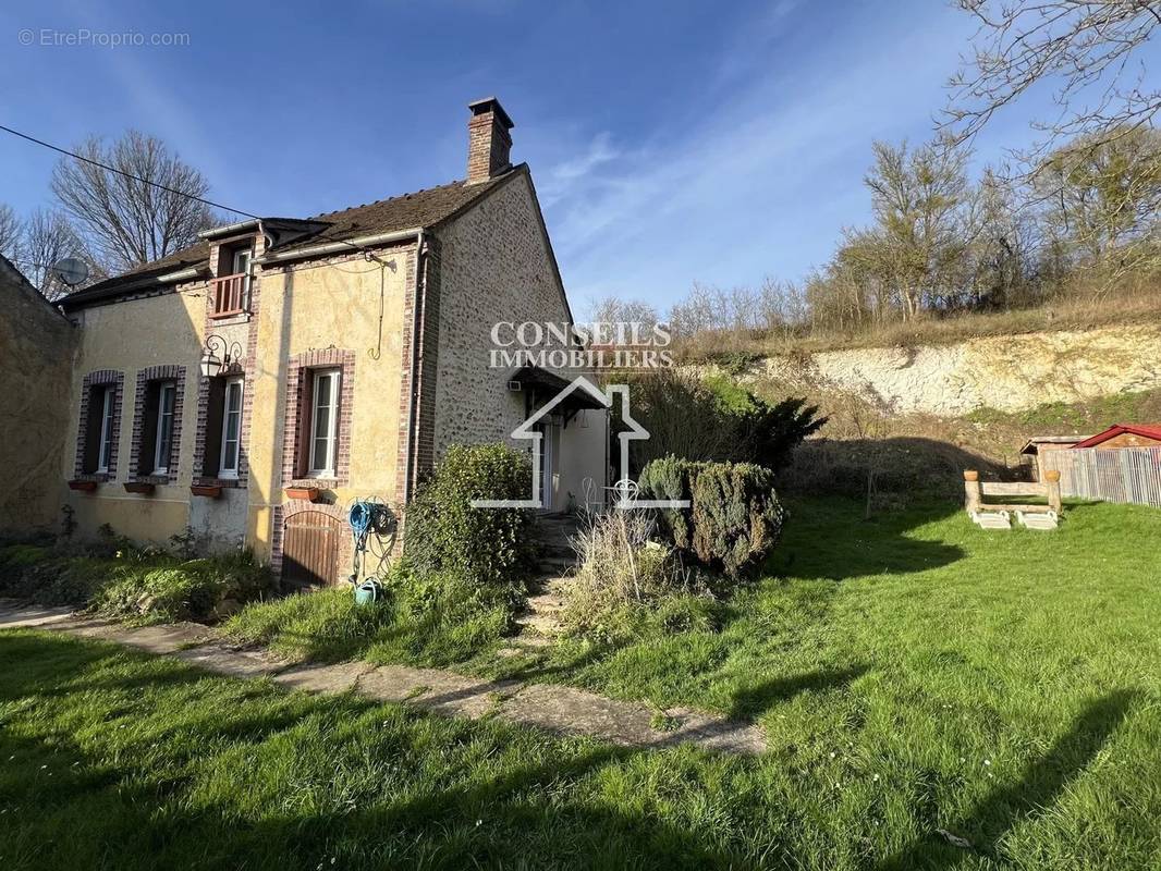 Maison à VILLENEUVE-SUR-YONNE