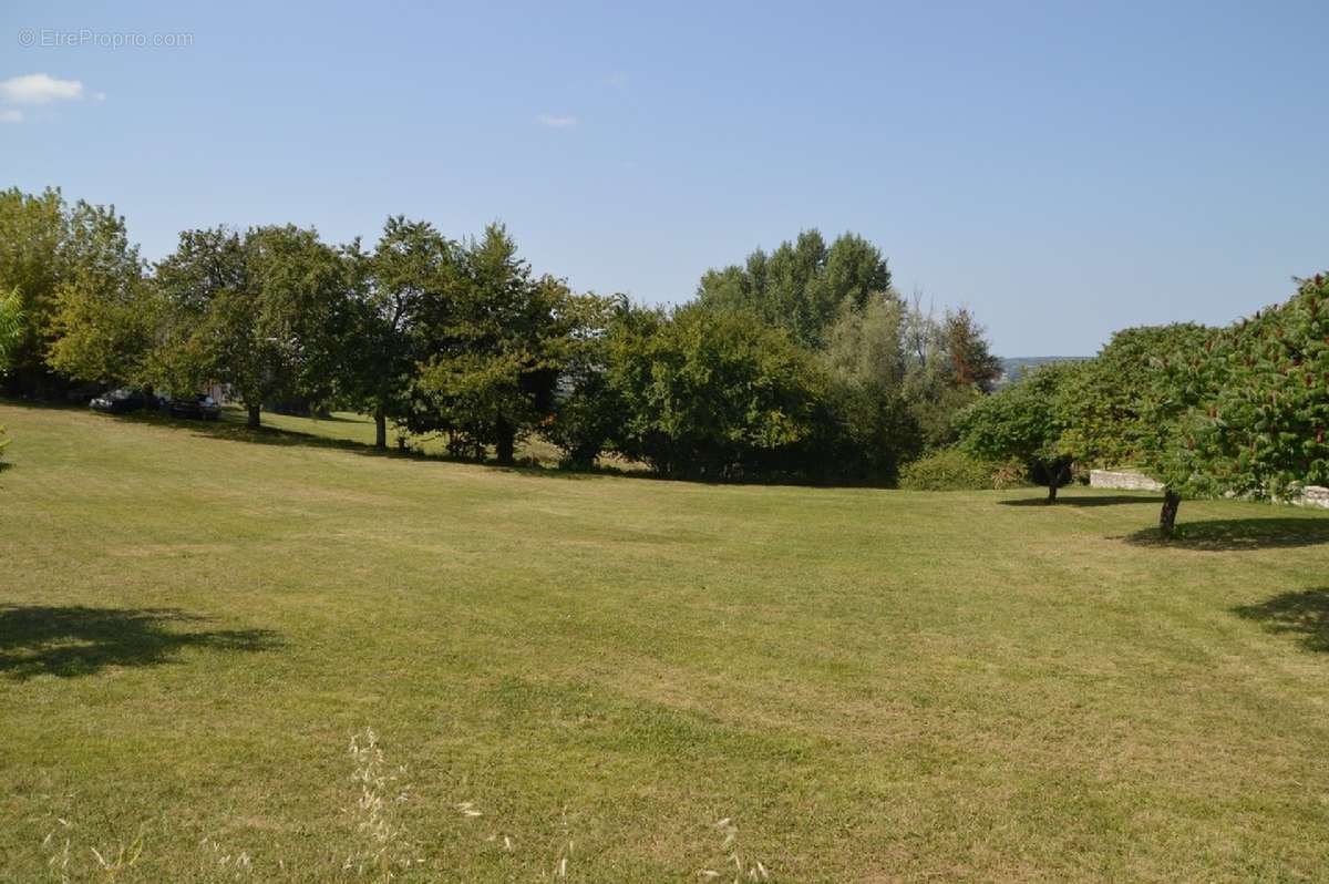 Terrain à DURAS