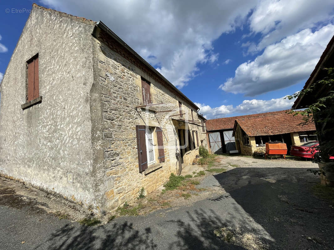 Maison à BEYNAC-ET-CAZENAC