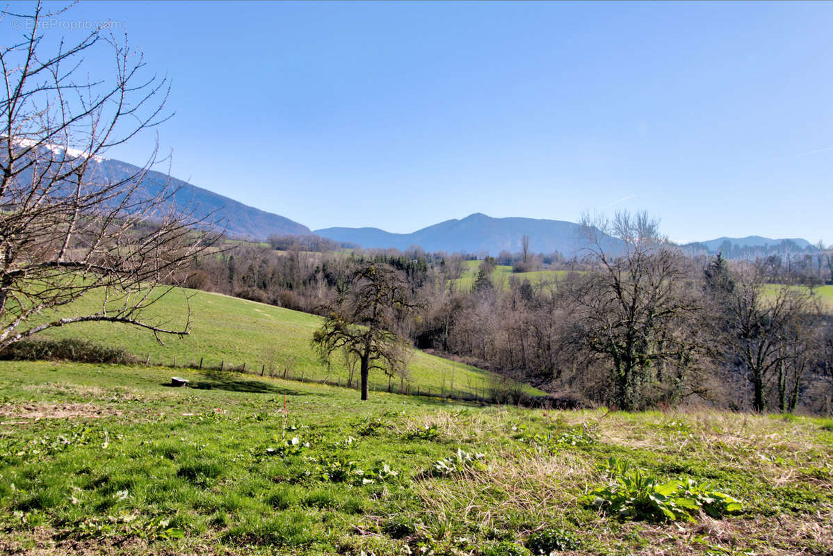 Terrain à ALBY-SUR-CHERAN