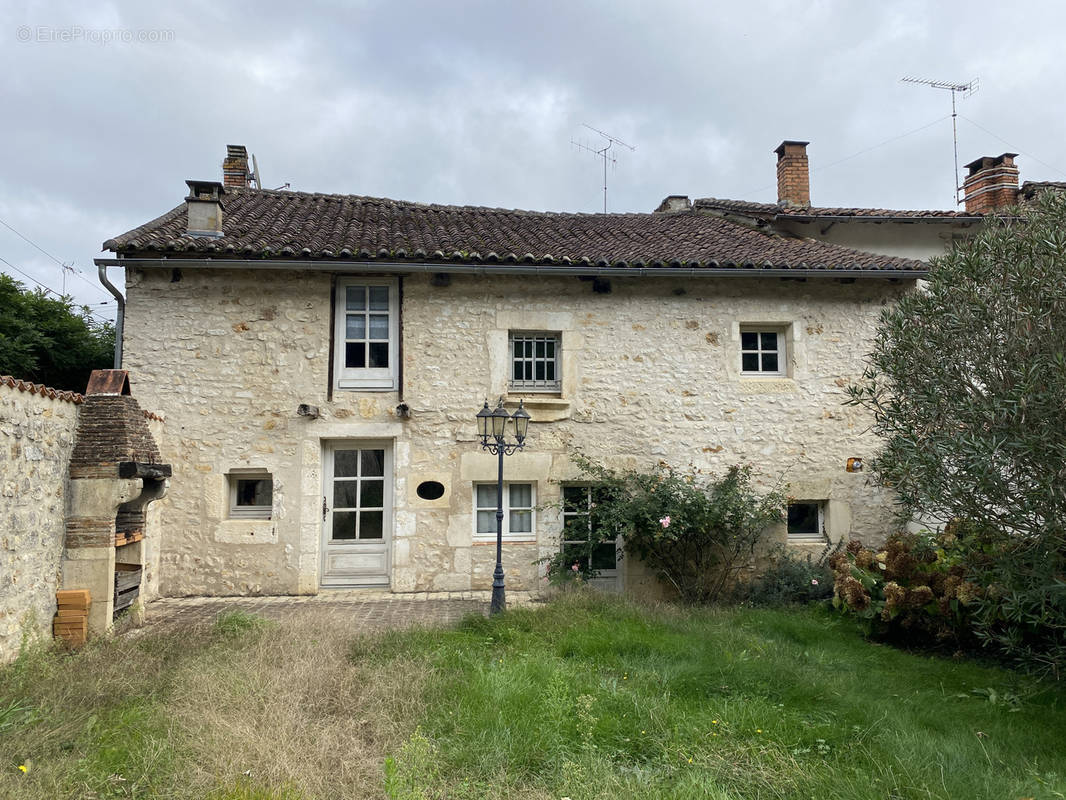 Maison à LA ROCHEFOUCAULD