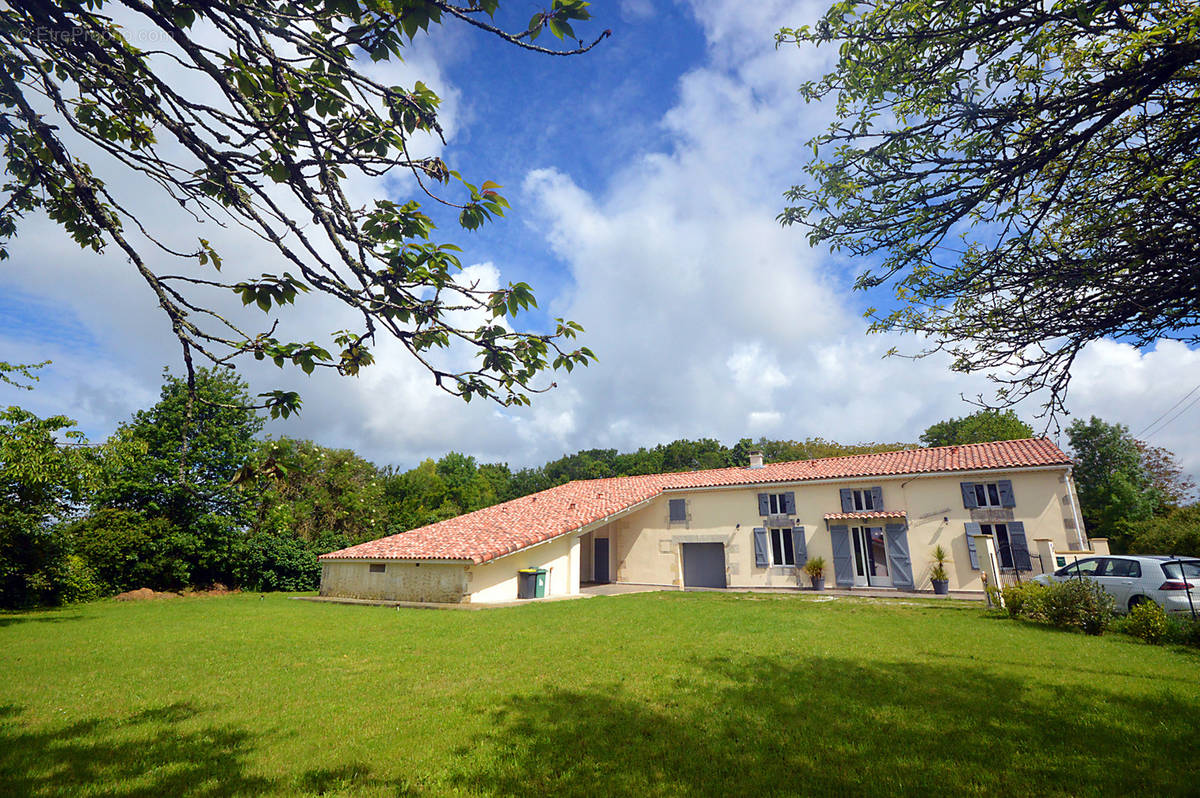 Maison à COZES