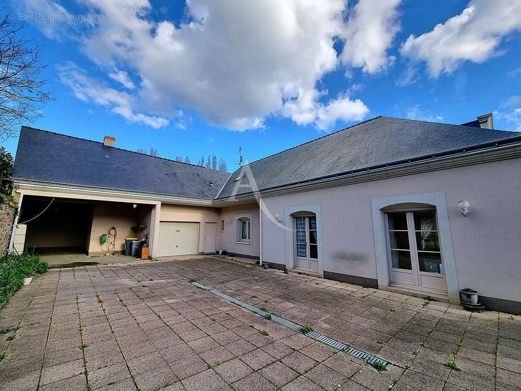 Maison à CHATEAUNEUF-SUR-SARTHE