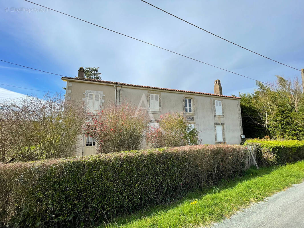 Maison à PUY-DE-SERRE