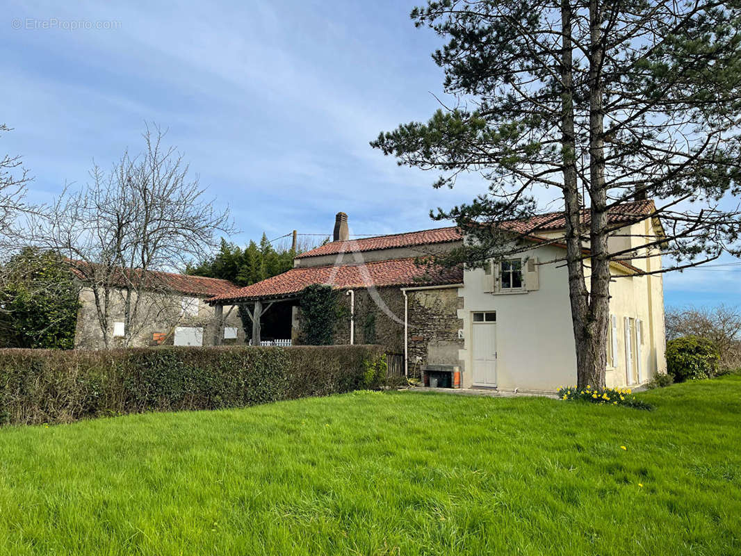 Maison à PUY-DE-SERRE