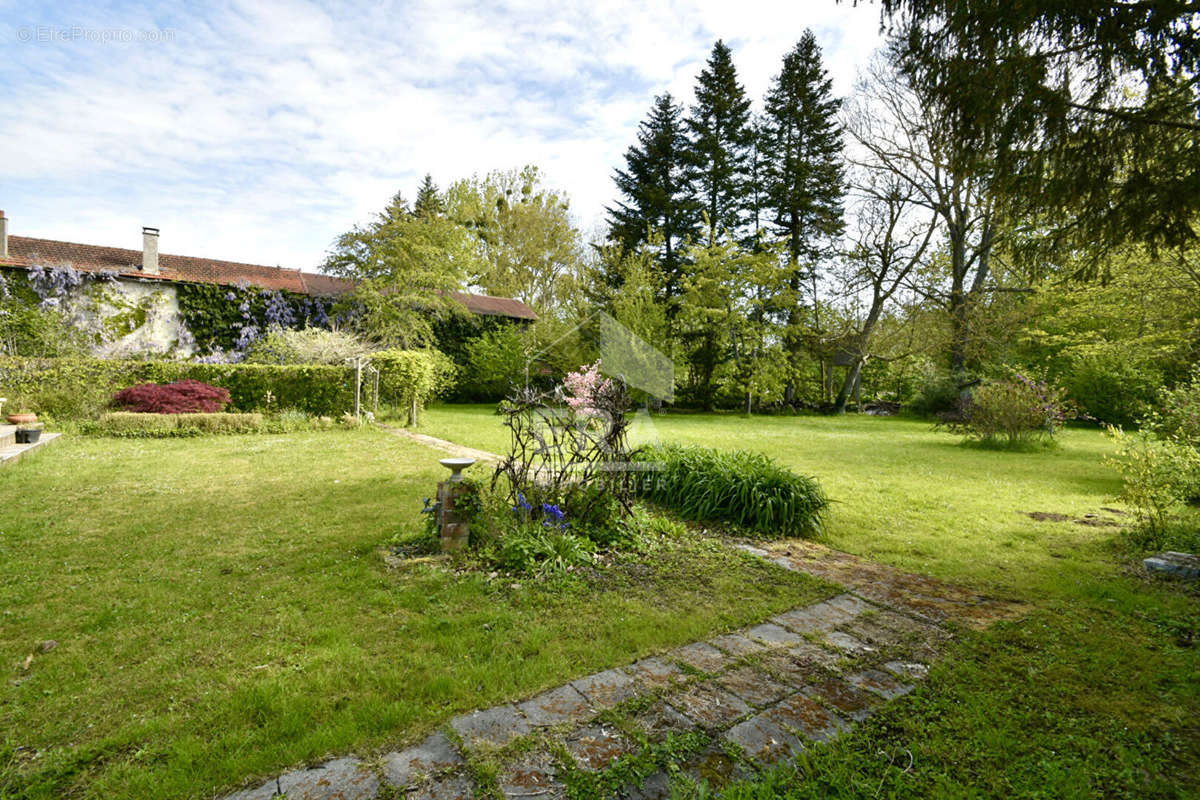 Maison à BEYNES