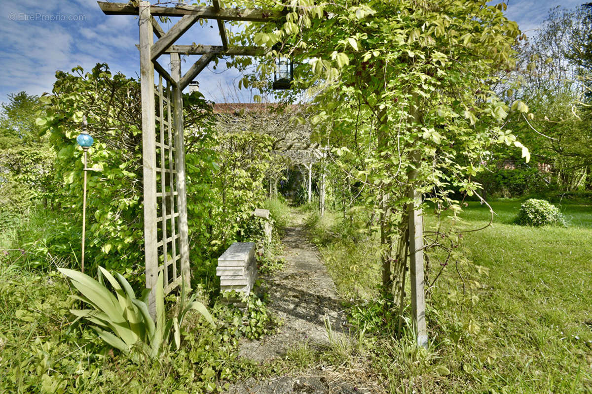 Maison à BEYNES