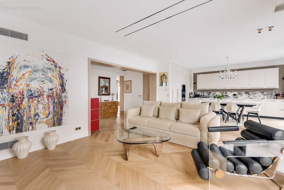 Appartement à NEUILLY-SUR-SEINE