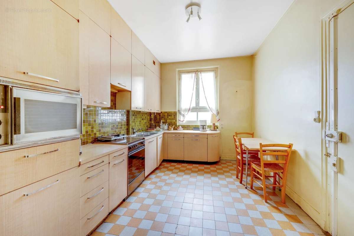 Appartement à NEUILLY-SUR-SEINE