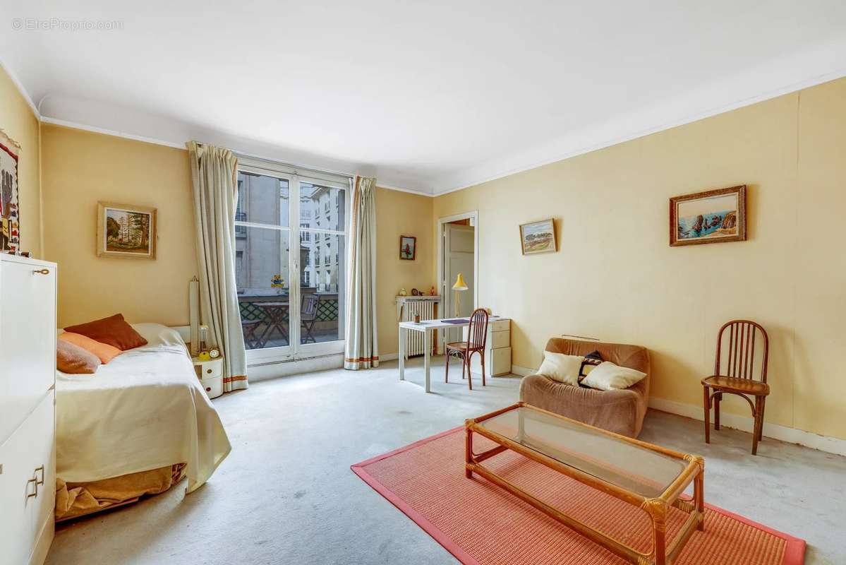 Appartement à NEUILLY-SUR-SEINE