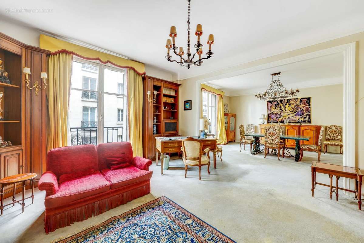 Appartement à NEUILLY-SUR-SEINE