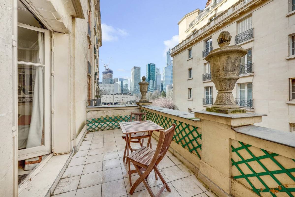 Appartement à NEUILLY-SUR-SEINE